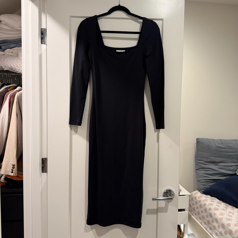 Aritzia Babaton Contour Midi Dress